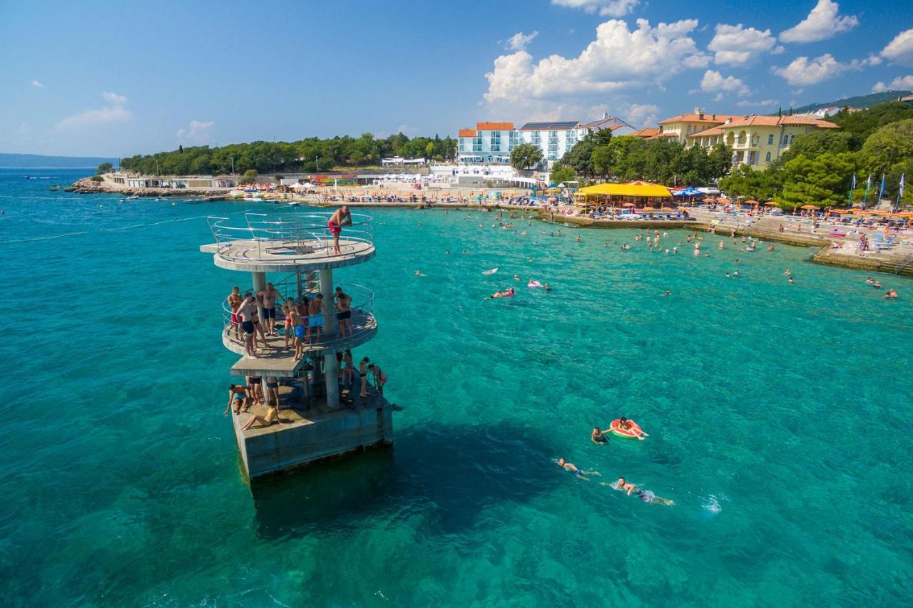 Cozy Apartments With Sea View Novi Vinodolski Extérieur photo